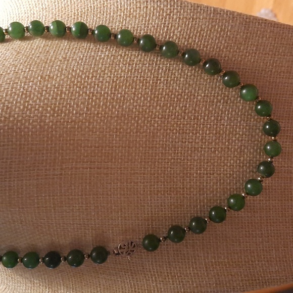 Jade 18 inch bead necklace - Picture 5 of 5